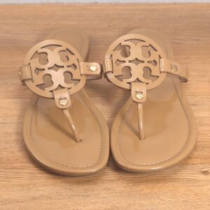Tory Burch Miller Women's 9 Thong Sandals Sand Tan Patent Leather Logo Flat
